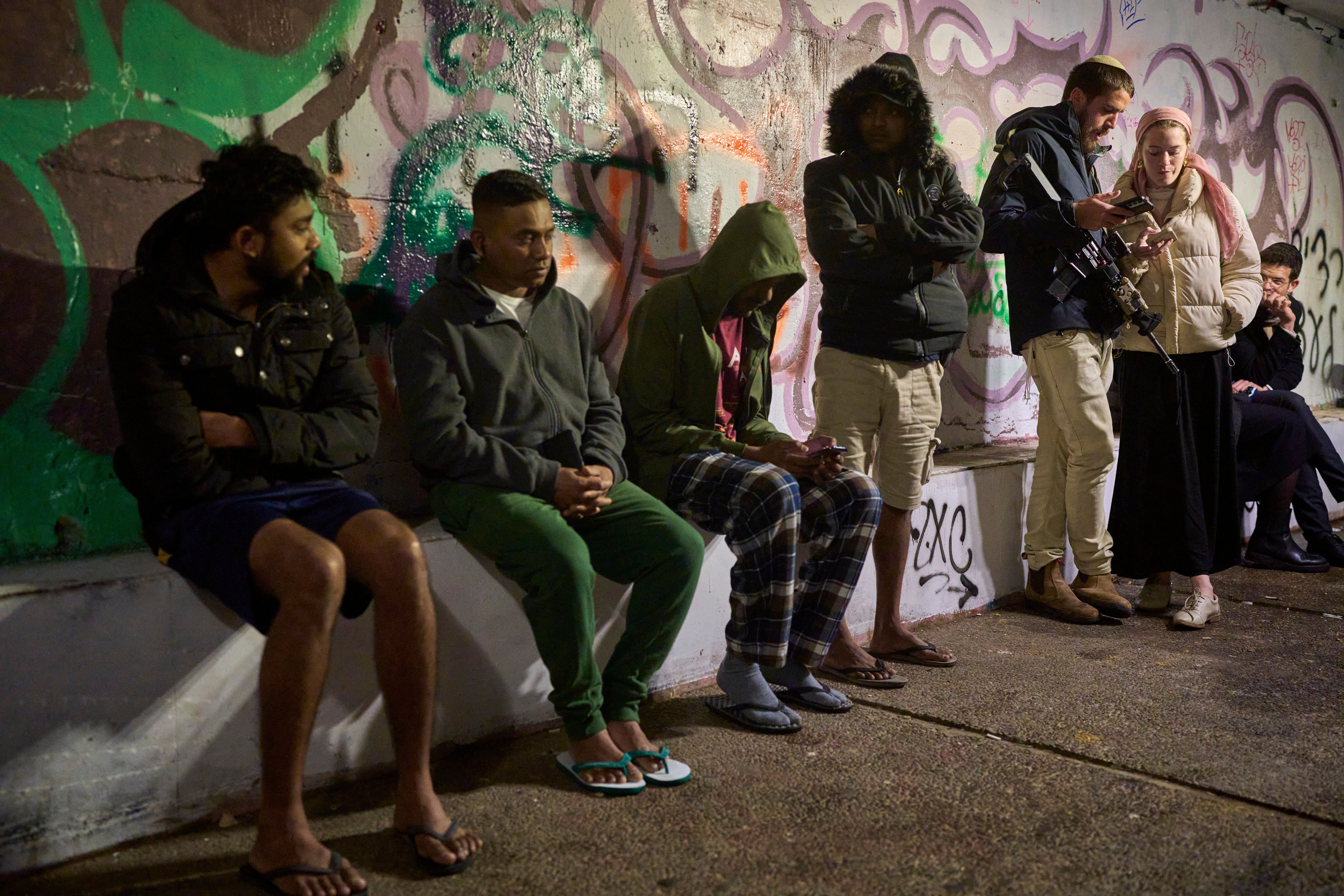 Image for BLISKI ISTOK: Na meti rafinerije i naftna polja