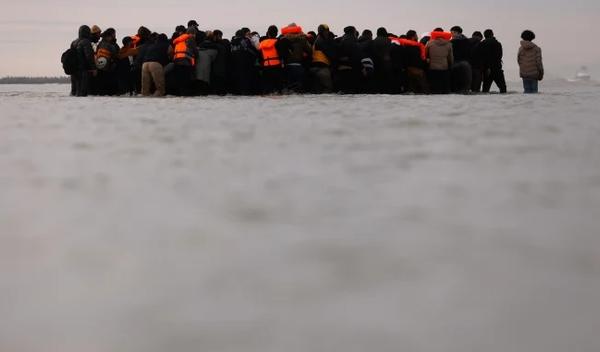 Image for Spasena 94 migranta u La Manšu