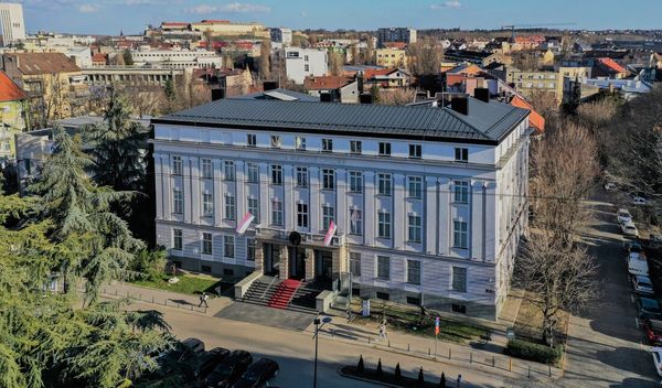 Izložba je nastala povodom 320 godina od osnivanja Karlovačke mitropolije i 200 godina Matice srpske