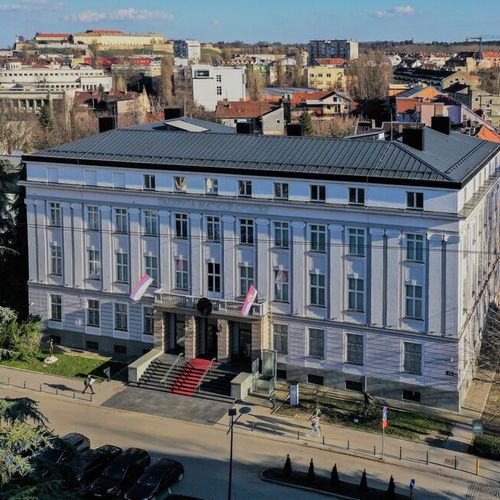 Izložba je nastala povodom 320 godina od osnivanja Karlovačke mitropolije i 200 godina Matice srpske