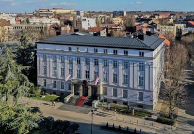 Izložba je nastala povodom 320 godina od osnivanja Karlovačke mitropolije i 200 godina Matice srpske