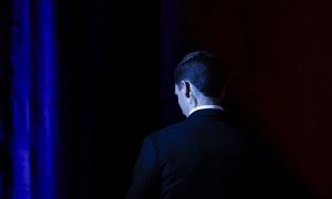 Bivši američki obaveštajci otkrili su da taktike regrutovanja Centralne obaveštajne agencije (CIA) često uključuju zadovoljavanje ličnih potreba pojedinaca za koje je CIA zainteresovana, a ređe nuđenje novca ili dijamanata