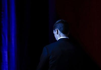 Bivši američki obaveštajci otkrili su da taktike regrutovanja Centralne obaveštajne agencije (CIA) često uključuju zadovoljavanje ličnih potreba pojedinaca za koje je CIA zainteresovana, a ređe nuđenje novca ili dijamanata
