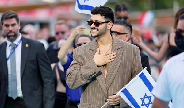Izraelski ministar odbrane Izrael Kac čestitao je danas izraelskom izvođaču Noamu Betanu osvajanje drugog mesta na Pesmi Evrovizije u Beču i kritikovao Španiju i druge evropske zemlje koje su protestovale protiv učešća Izraela na tom događaju