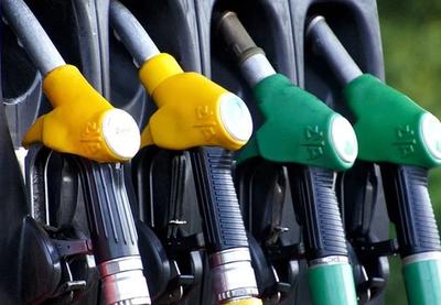 Privremeni iznosi akciza za olovni benzin iznosiće 61,24 dinara po litaru, bezolovni benzin 57,60 dinara po litaru i za gasna ulja (dizel) 59,23 dinara po litaru