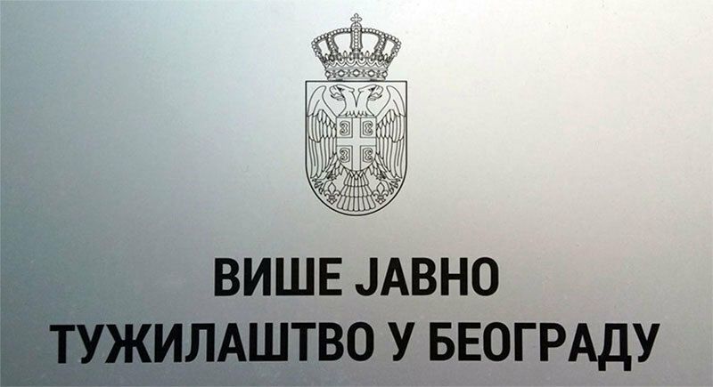 Komisija veštaka je dalje utvrdila da su povrede mogle nastati dok su "žrtva i izvršilac bili u nekom od naspramnih položaja - licem u lice, verovatno sedećem ili kakvom sličnom"
