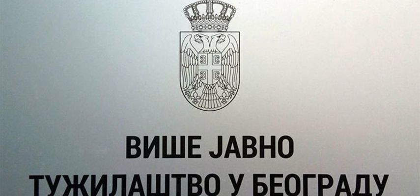 Komisija veštaka je dalje utvrdila da su povrede mogle nastati dok su "žrtva i izvršilac bili u nekom od naspramnih položaja - licem u lice, verovatno sedećem ili kakvom sličnom"