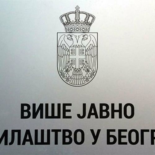 Komisija veštaka je dalje utvrdila da su povrede mogle nastati dok su "žrtva i izvršilac bili u nekom od naspramnih položaja - licem u lice, verovatno sedećem ili kakvom sličnom"