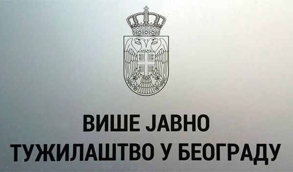 Komisija veštaka je dalje utvrdila da su povrede mogle nastati dok su "žrtva i izvršilac bili u nekom od naspramnih položaja - licem u lice, verovatno sedećem ili kakvom sličnom"