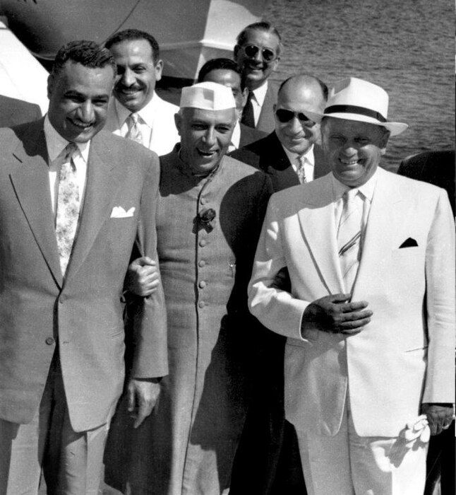Kada su 19. jula 1956. godine na Brionima Josip Broz Tito, Džavaharlal Nehru i Gamal Abdel Naser potpisali zajedničku deklaraciju, postavili su temelje politike koja će nekoliko godina kasnije prerasti u Pokret nesvrstanih
