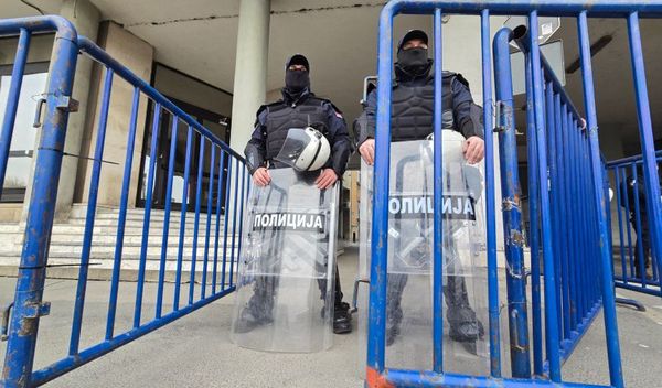 Image for Policija stigla u Skupštinu