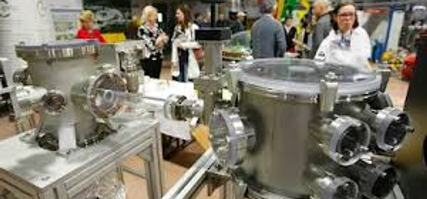 prihodi nastavili da rastu, uprkos smanjenju broja zaposlenih, ali da je rekordno nizak broj planiranih novih pozicija u ovoj godini