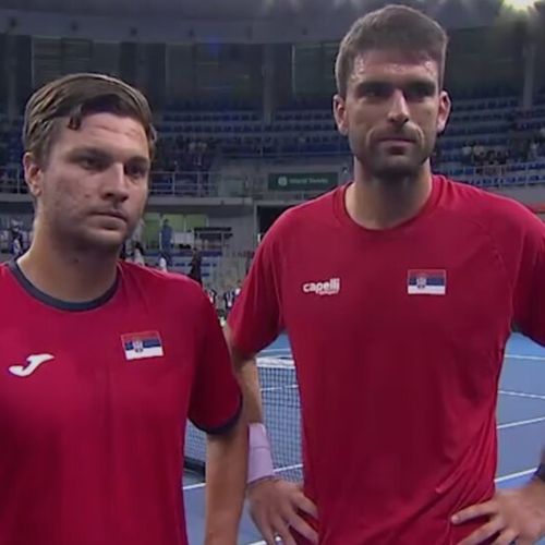 Miomir Kecmanović i Stefan Latinović, prvi put zajedno na terenu, savladali su Edasa Butvilasa i Viliusa Gaubasa rezultatom 2:1, po setovima