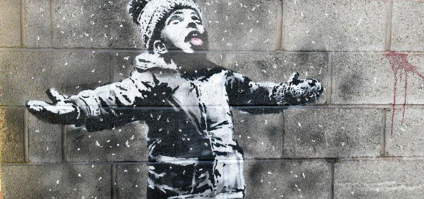 Rojters je objavio da je Benksi promenio ime u Dejvid Džouns, što je drugo najpopularnije ime u Velikoj Britaniji, a umetnik nije demantovao priču te agencije.