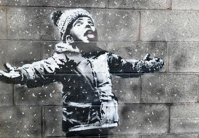 Rojters je objavio da je Benksi promenio ime u Dejvid Džouns, što je drugo najpopularnije ime u Velikoj Britaniji, a umetnik nije demantovao priču te agencije.