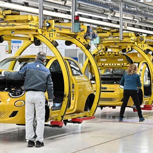 Proizvođač automobila je naveo da radi na usklađivanju nivoa proizvodnje motora sa potražnjom