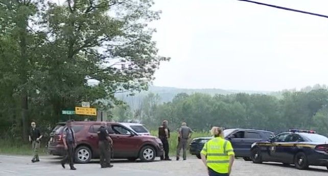 Image for Muškarac ubio komšinicu, ranio dvojicu policajaca