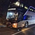 Prema prvim informacijama sa terena, policija pretpostavlja da se stena odronila na autobus koji je prevozio učenike podgoričkih osnovnih škola