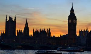 Image for Skandal koji je gurnuo Britaniju u politički haos