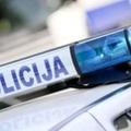 Prilikom pregleda u vozilima su pronađene teleskopske i drvene palice, kao i kape za maskiranje, fantomke, koje je policija oduzela, a osumnjičene osobe su uhapšene.