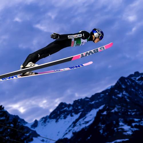 Image for Kobajaši pobedio u ski skokovima u Engelbergu i prekinuo niz od pet trijumfa Domena Prevca