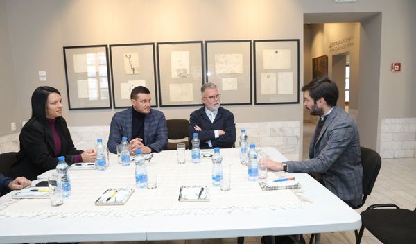 Image for Novinarska kuća naredne godine