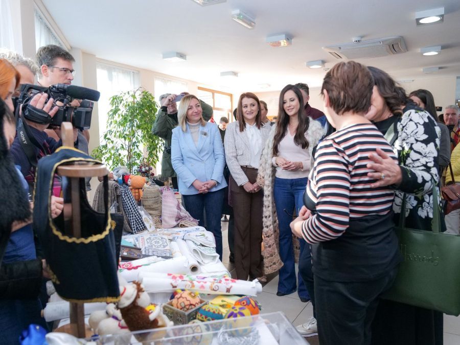 Image for Osnaživanje žena kroz zanate