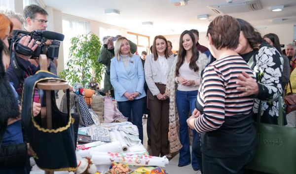 Image for Osnaživanje žena kroz zanate