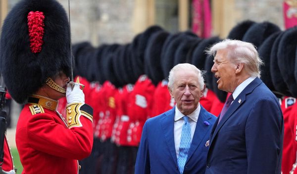 Tramp je rekao da bi SAD mogle da uvedu visoke carine kao odgovor na porez, koji iznosi dva odsto na prihode velikih tehnoloških kompanija od društvenih mreža
