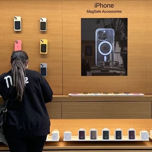 Uspeh ajfona Duo mogao bi da ima veliki uticaj na tržišnu nišu u kojoj konkurenti poput Samsunga i Huaveija već godinama prodaju premijum uređaje