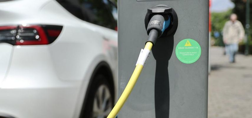 Pitanje čestih zaustavljanja radi punjenja pokrenuto je i na sastanku Kolegijuma komesara , nakon što se jedan komesar požalio na nepraktičnost električnih vozila