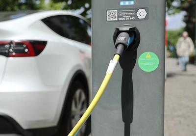 Pitanje čestih zaustavljanja radi punjenja pokrenuto je i na sastanku Kolegijuma komesara , nakon što se jedan komesar požalio na nepraktičnost električnih vozila