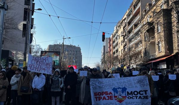 Image for "Zastani, Srbijo" ispred RTS