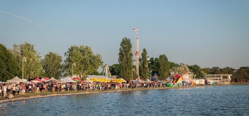 Veliki broj Beograđana u ranim jutarnjim časovima stigao je na Košutnjak, Adu Ciganliju, Avalu i druga izletišta, gde će uz tradicionalni roštilj, muziku i sportske aktivnosti proslaviti praznik rada