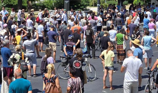 Image for Policija potisnula građane