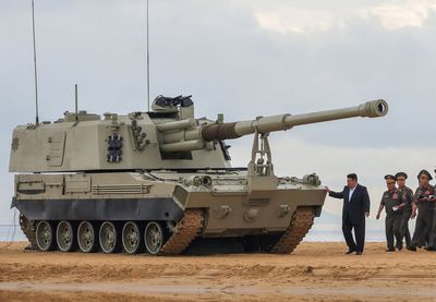 KCNA je objavila i da je testirana specijalna bojeva glava taktičke balističke rakete, namenjena gađanju ključnih ciljeva poput aerodroma, luka i energetskih postrojenja