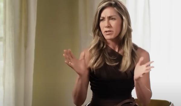 Image for Dženifer Aniston otkrila: Razgovaram sa Gvinet Paltrou o Bredu Pitu – “Devojke smo”