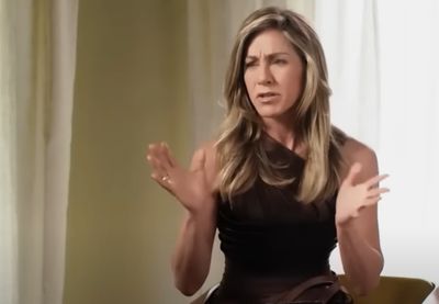 Image for Dženifer Aniston otkrila: Razgovaram sa Gvinet Paltrou o Bredu Pitu – “Devojke smo”