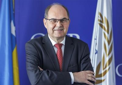 Šmit nije bio priznat kao visoki predstavnik BiH u Republici Srpskoj, jer njegovo imenovanje na tu funkciju nije bilo potvrđeno u Savetu bezbednosti UN