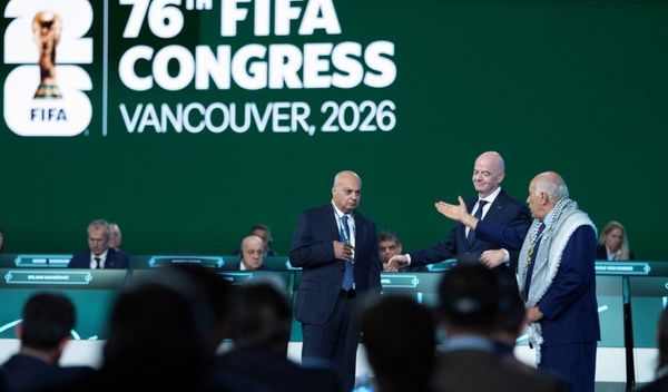 Kako se navodi u pismu poslanika, žalba predstavlja "priliku za FIFA da dokaže svoju posvećenost političkoj neutralnosti, transparentnosti i odgovornosti"