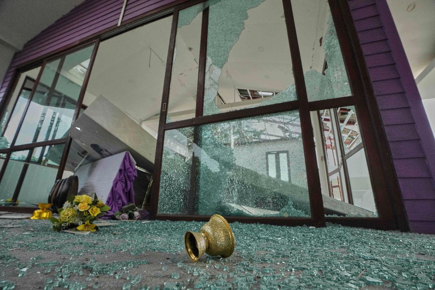 Image for Najmanje 15 poginulih