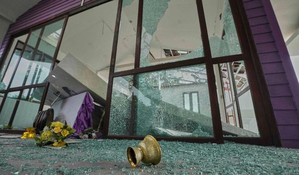 Image for Najmanje 15 poginulih