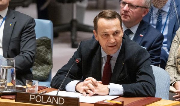 Šikorski je u intervjuu podsetio da su Poljaci dokazali da se pouzdani saveznici jer su bili uz SAD u Iraku i Avganistanu