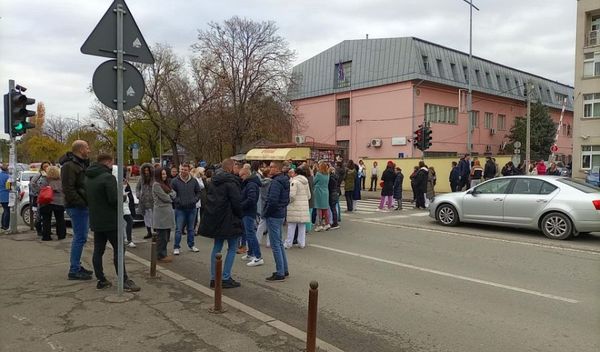 Image for Novi Sad staje 15 miniuta