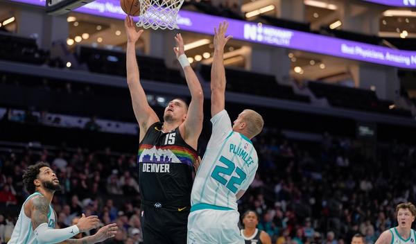 Image for Jokić na skok od tripl-dabla u pobedi Denvera nad Šarlotom (video)