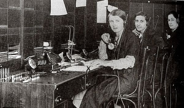 Image for „Telefonistkinje: Koja hoće da se uda – gubi posao“