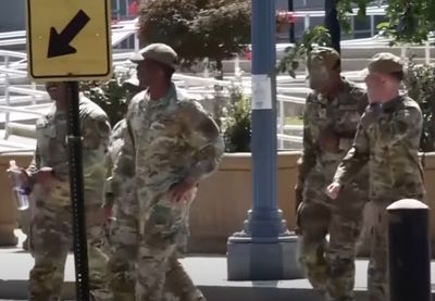 Image for Tramp rasporedio Nacionalnu gardu u Vašingtonu