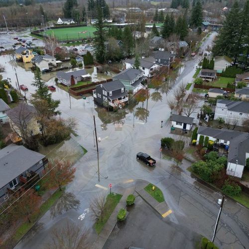 Image for Poplave nose kuće i mostove