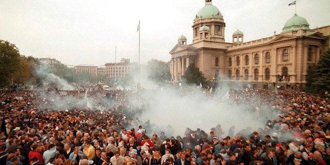 Policija je u početku nastojala da onemogući masovni dolazak pristalica DOS u Beograd, ali je to, kako se pokazalo, bilo uglavnom bezuspešno
