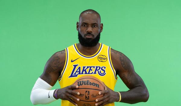 Image for Ceo svet čekao "važnu objavu" Lebrona Džejmsa (video)